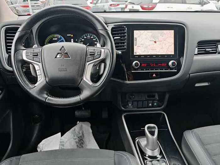 Mitsubishi Outlander PHEV Spirit 4WD|Kamera|NAVI|Stand HZG|