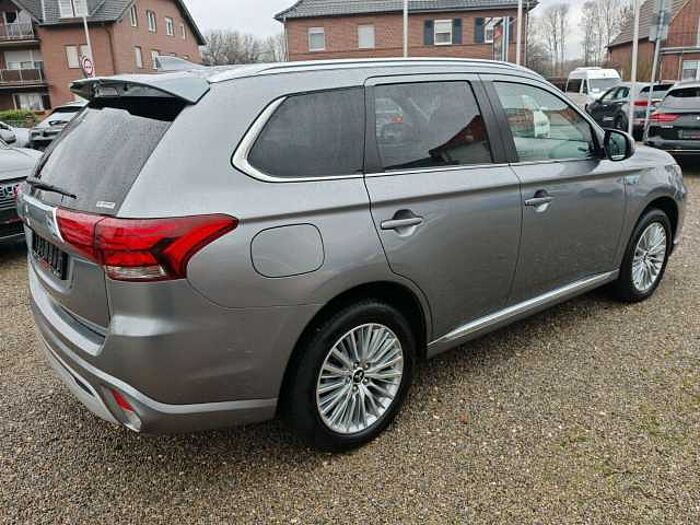 Mitsubishi Outlander PHEV Spirit 4WD|Kamera|NAVI|Stand HZG|
